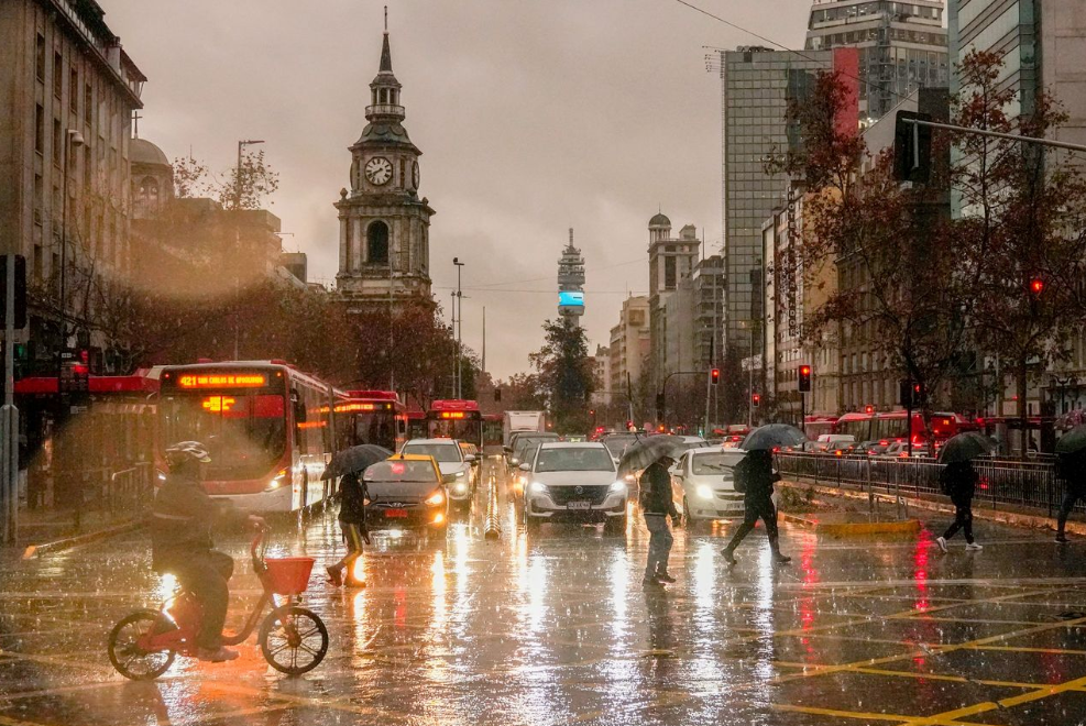 Declaran estado de catástrofe en algunas zonas de Chile por fuertes temporales; hay cinco muertos