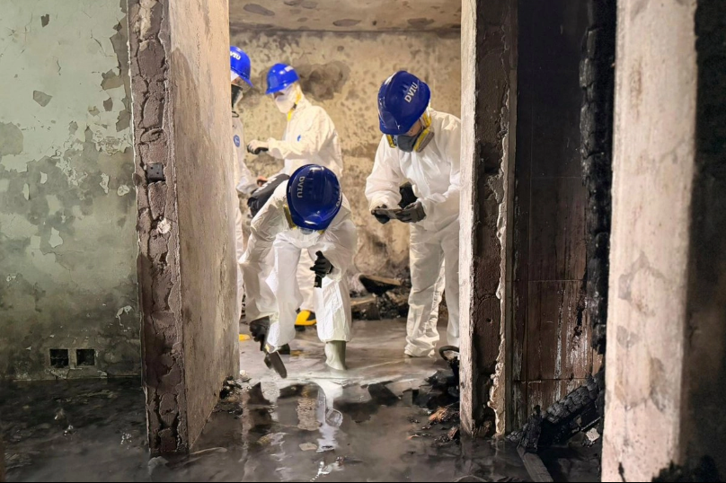 Láminas de malla y paneles de poliestireno ayudaron a propagar incendio que dejó 151 muertos en Hong Kong