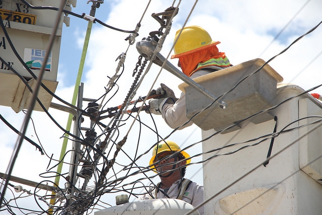 La CFE sólo sabe cobrar el servicio, y caro, reclaman en Cholul