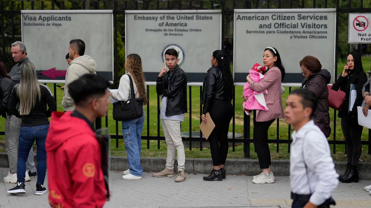 EU suspende las citas para visas de inmigrante para solicitantes de todo el mundo