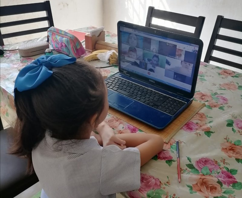 Canakom inicia clases con entrega de libros, uniformes y cuadernillos