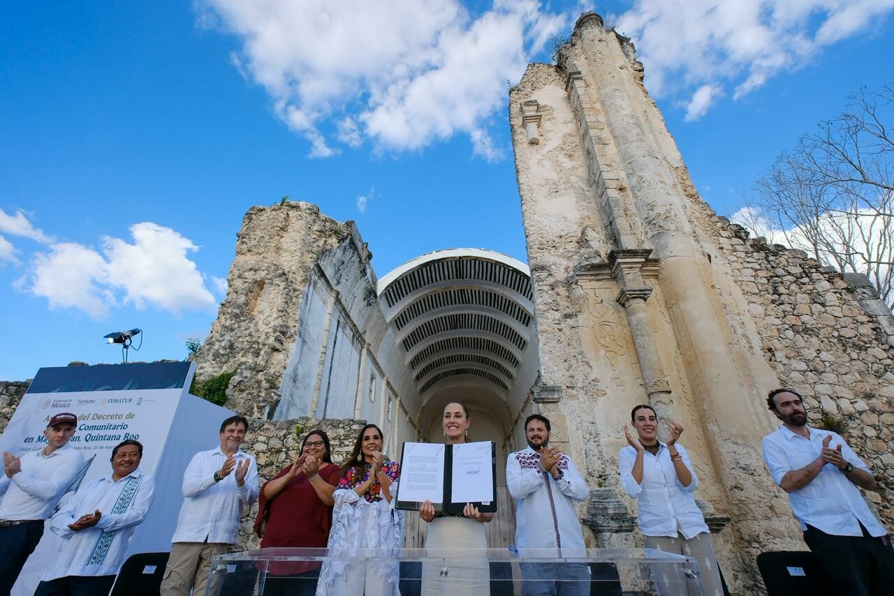 Sheinbaum firma en Tihosuco histórica Declaratoria de Interés Público del Turismo Comunitario