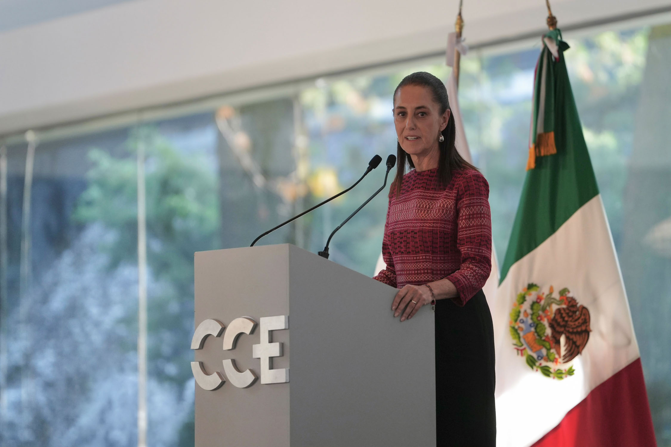 Ante la cúpula de negocios, Sheinbaum anuncia megainversión