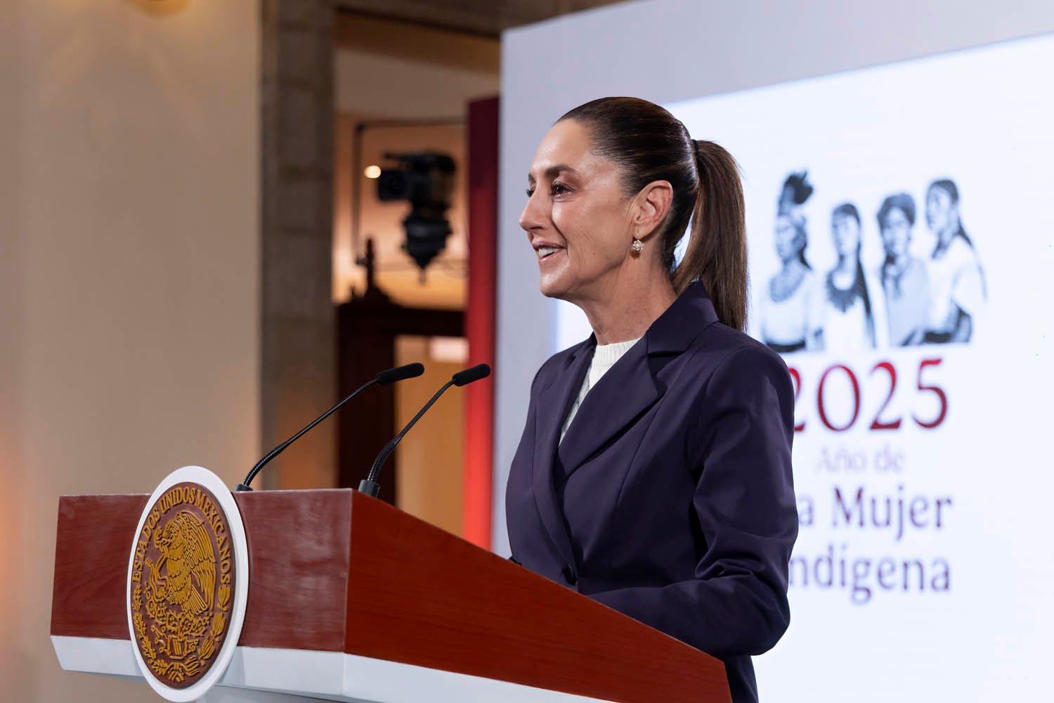 Congreso de Perú declara persona 'non grata' a la presidenta Claudia Sheinbaum