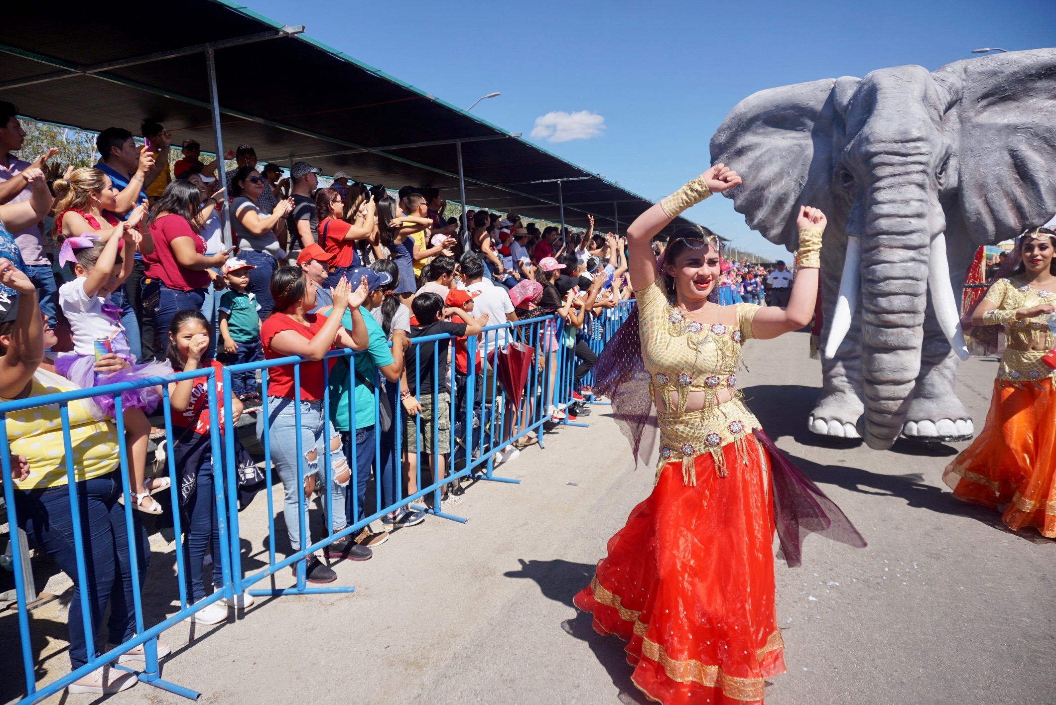 Miles de personas en último día del Carnaval de Mérida 2020