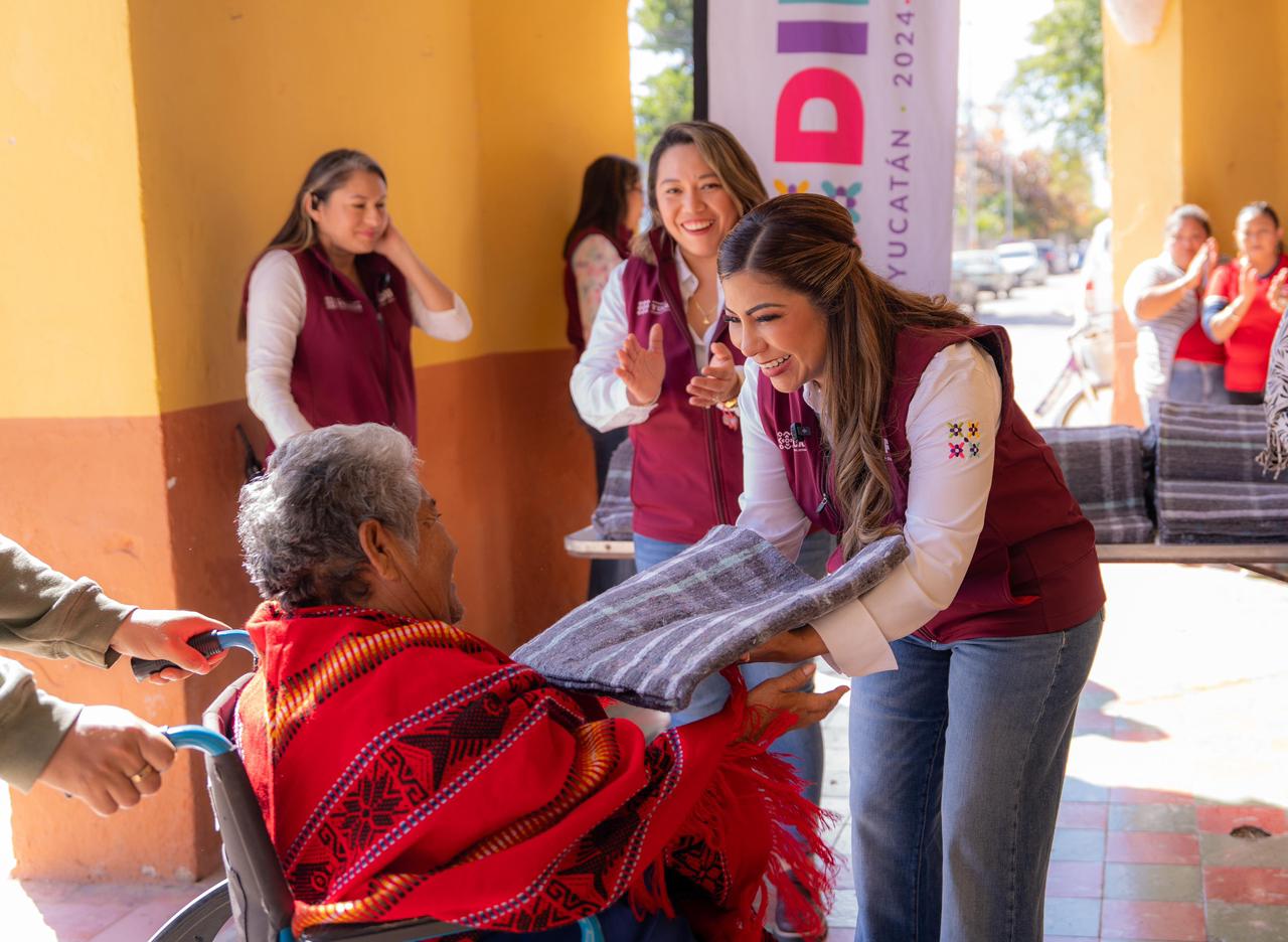 DIF Yucatán lleva cobertores a comisarías de Mérida por bajas temperaturas