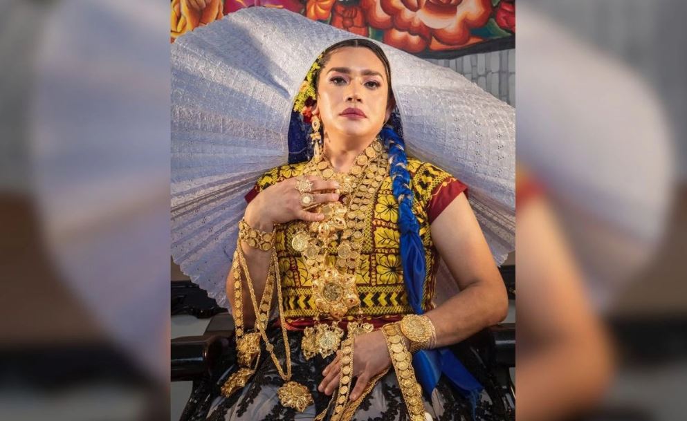 Balean casa de Elvis Guerra, diseñador y poeta muxe que vistió a Sheinbaum para el Grito de Independencia