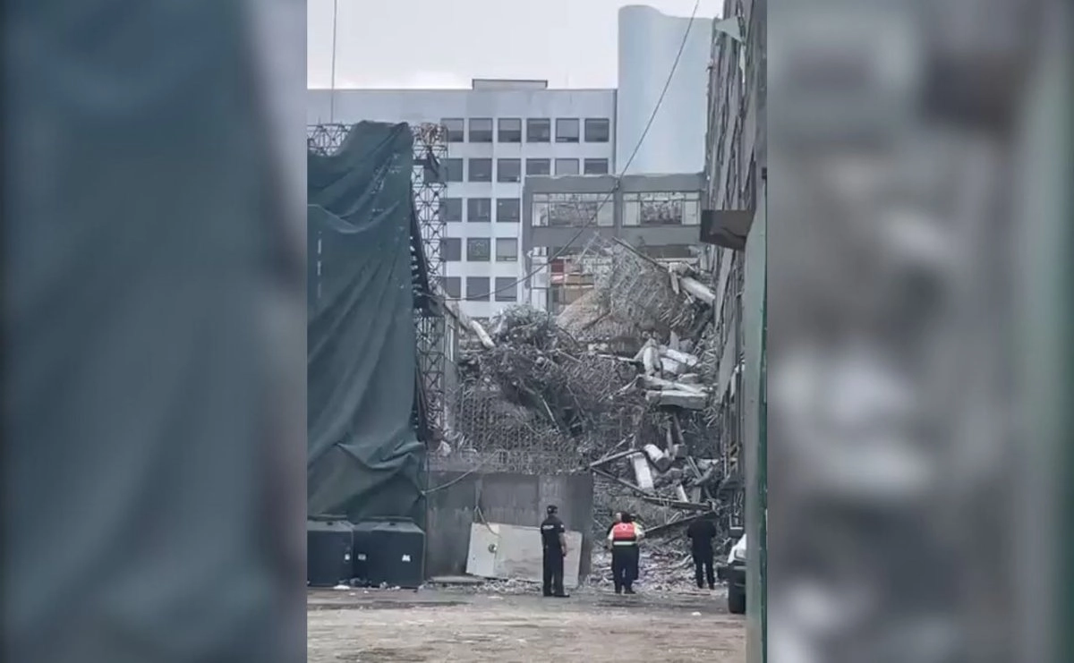 Colapsa edificio en demolición en San Antonio Abad; reportan al menos cuatro personas atrapadas