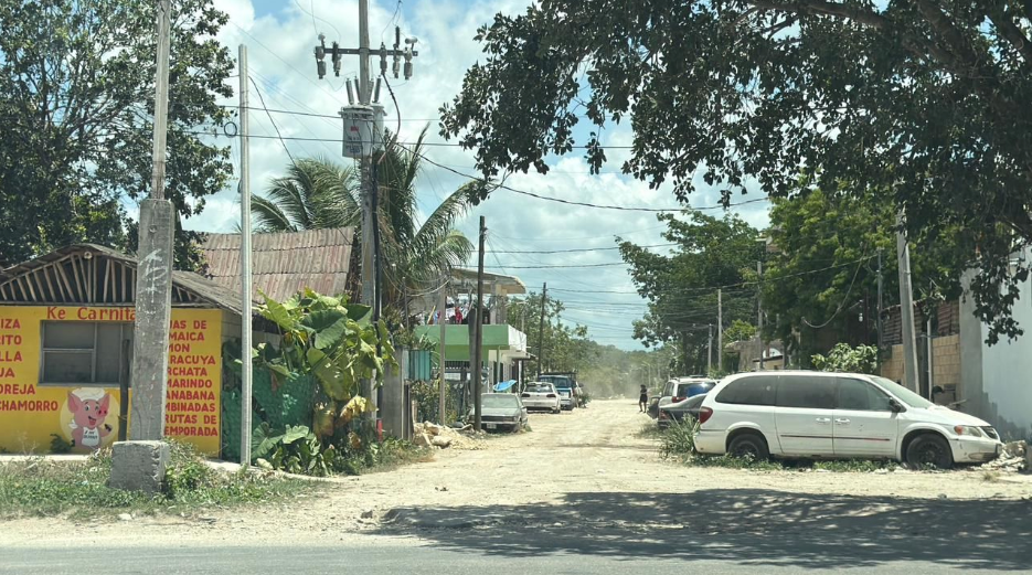 Avanza electrificación de colonias irregulares en Tulum