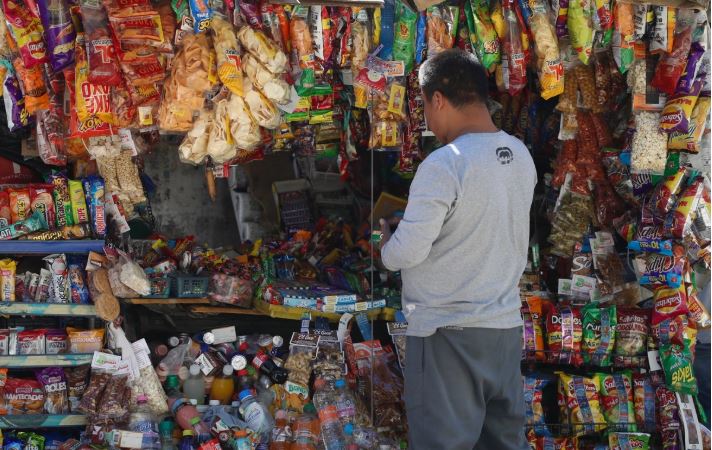 Cofepris perfila prohibición del colorante rojo 3 por riesgo a la salud