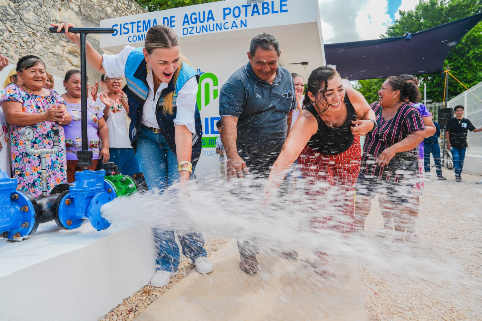 Ayuntamiento entrega mejoras en los sistemas de agua potable en comisarías del sur de Mérida