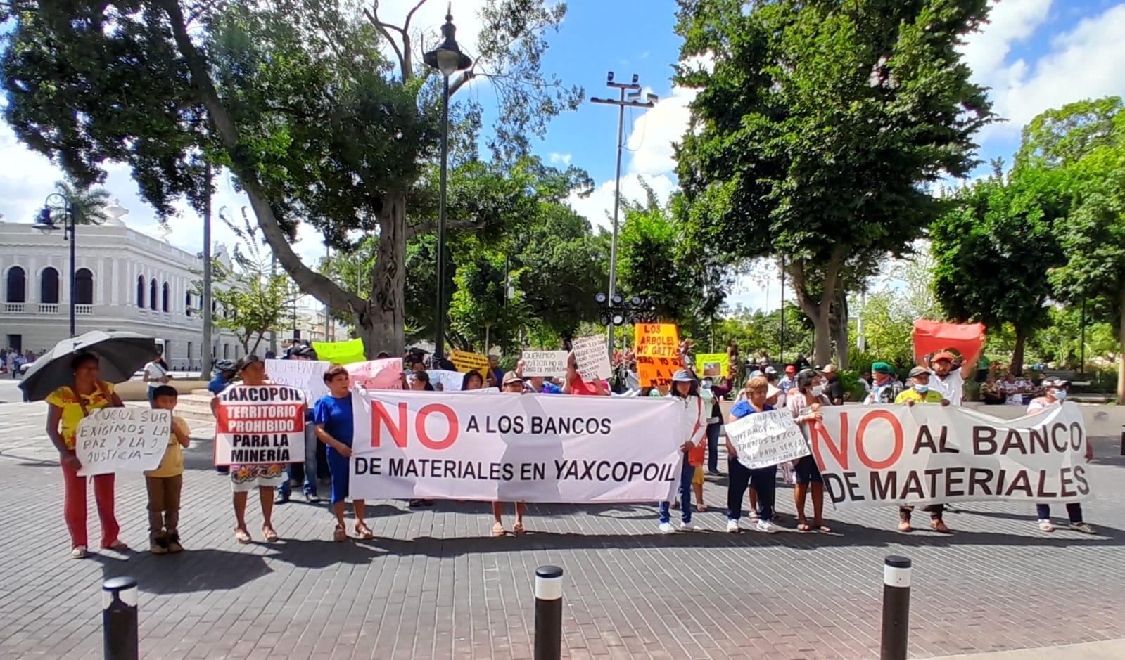 Comunidades mayas exigen alto a la minería frente a Palacio de Gobierno 