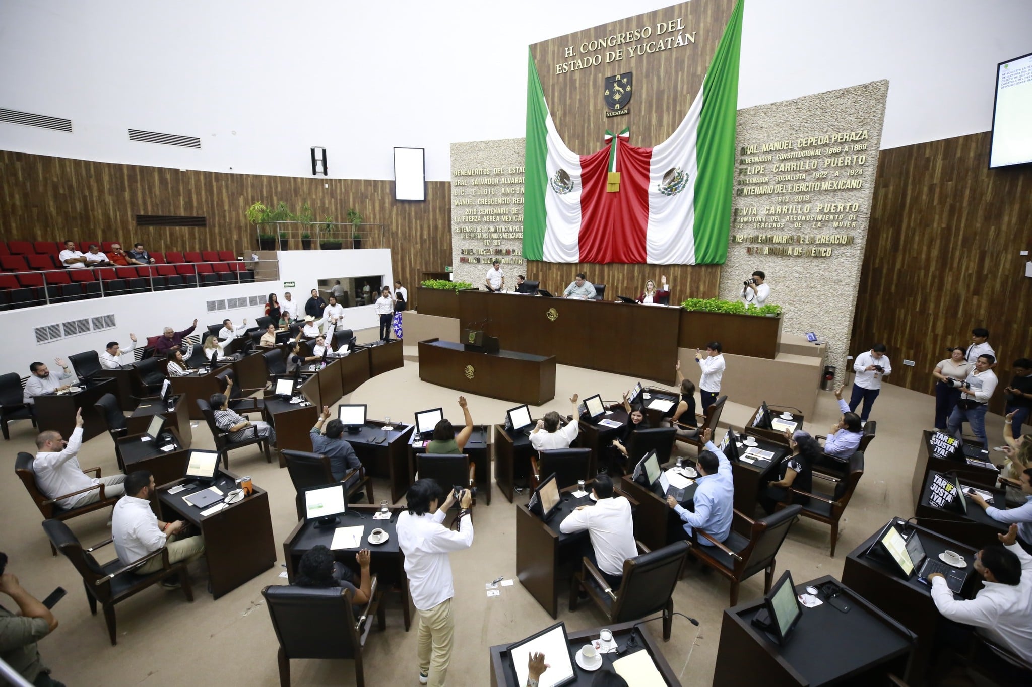 Gobierno de Yucatán entrega al Congreso del Estado el Presupuesto Económico para 2026