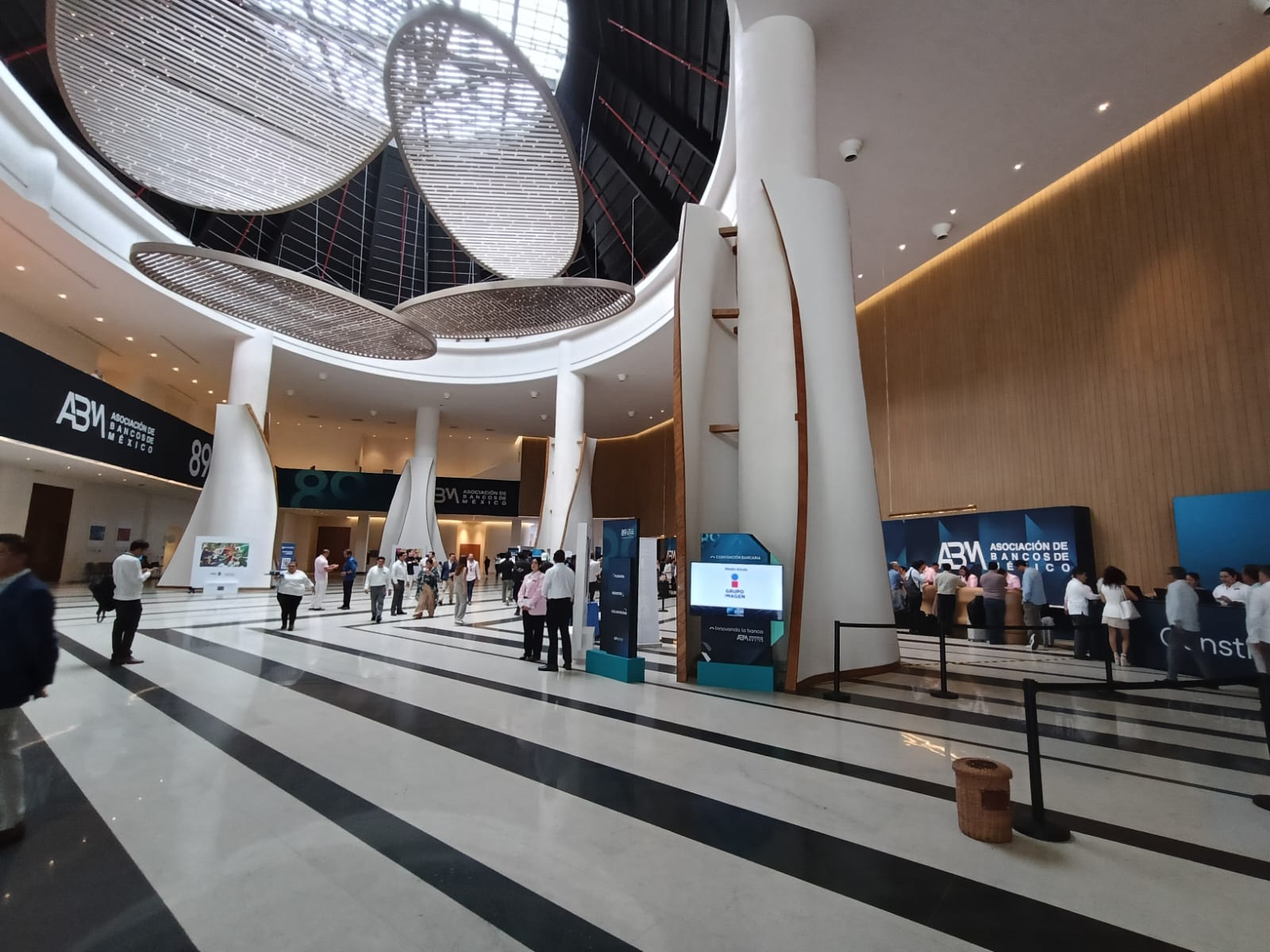 Inician en Cancún trabajos de la 89 Convención Bancaria de México