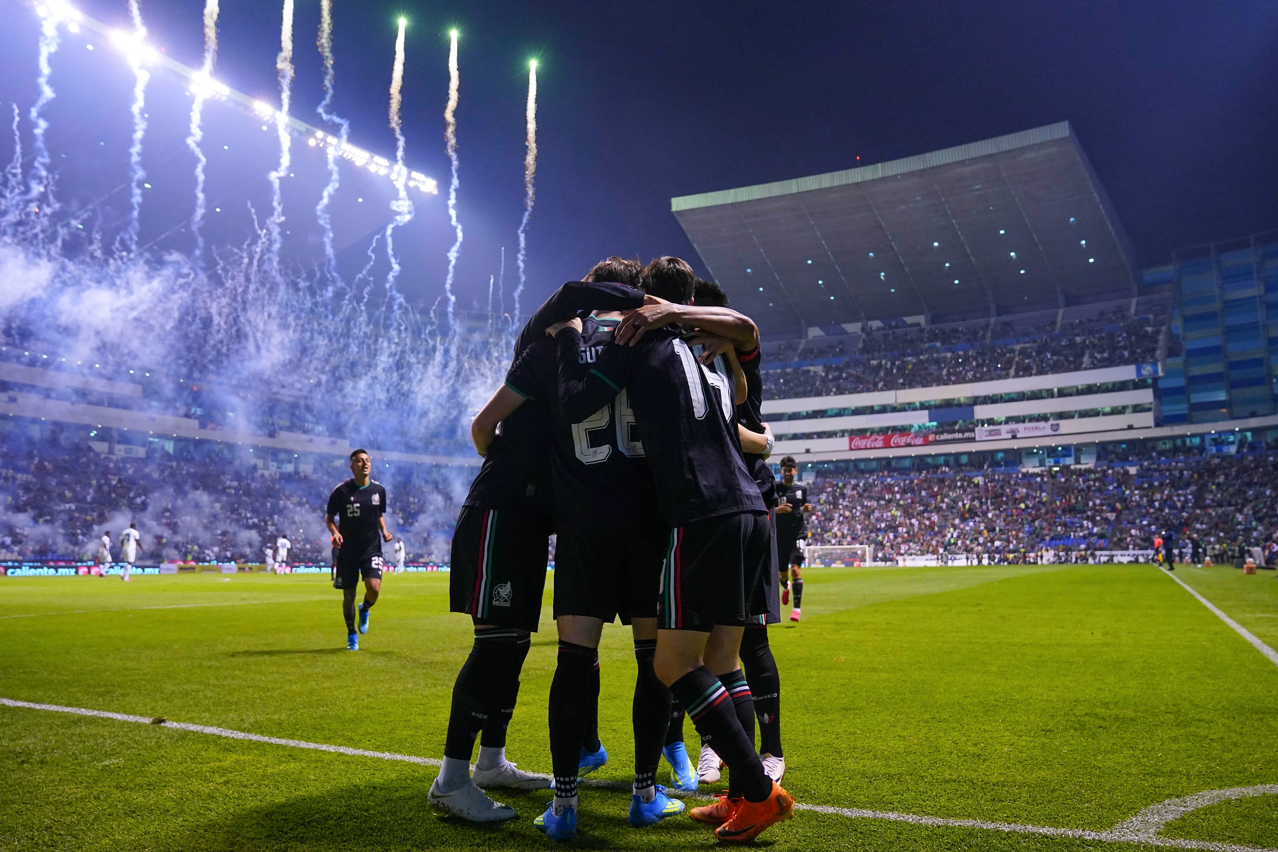 Obed Vargas, del Atlético de Madrid, y Santiago Giménez, del Milán, se concentran con el Tri 