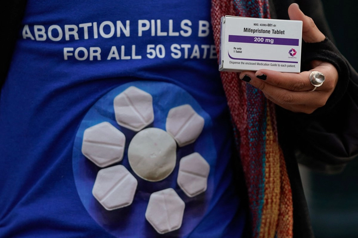 Suprema Corte de EU permite que se reanude envío, temporalmente, de píldora abortiva por correo