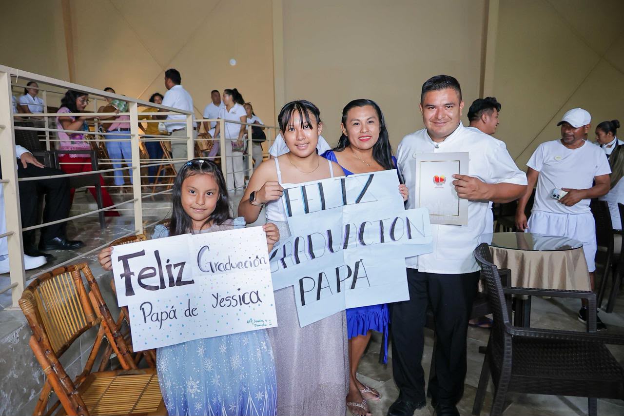 CROC impulsa la educación de trabajadores en Tulum; entrega certificados y becas