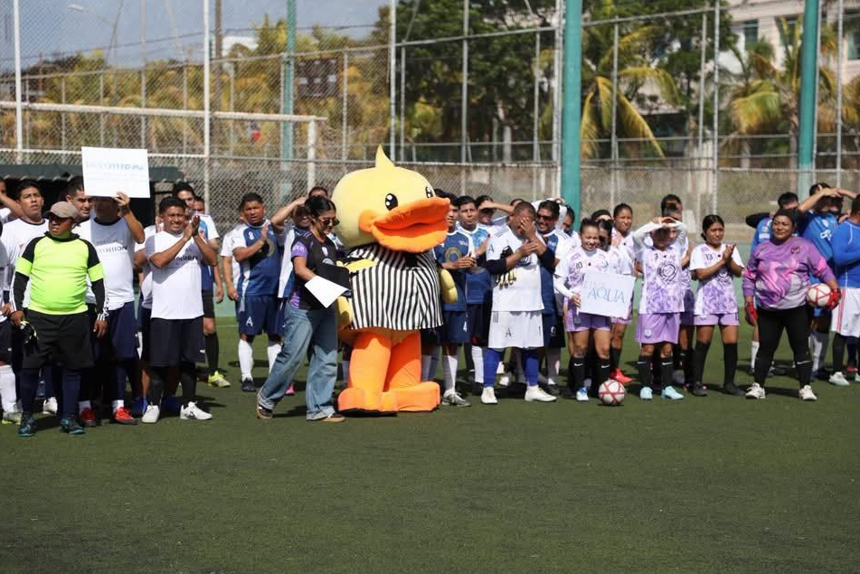 Promueven convivencia familiar con deporte en la CROC Cancún