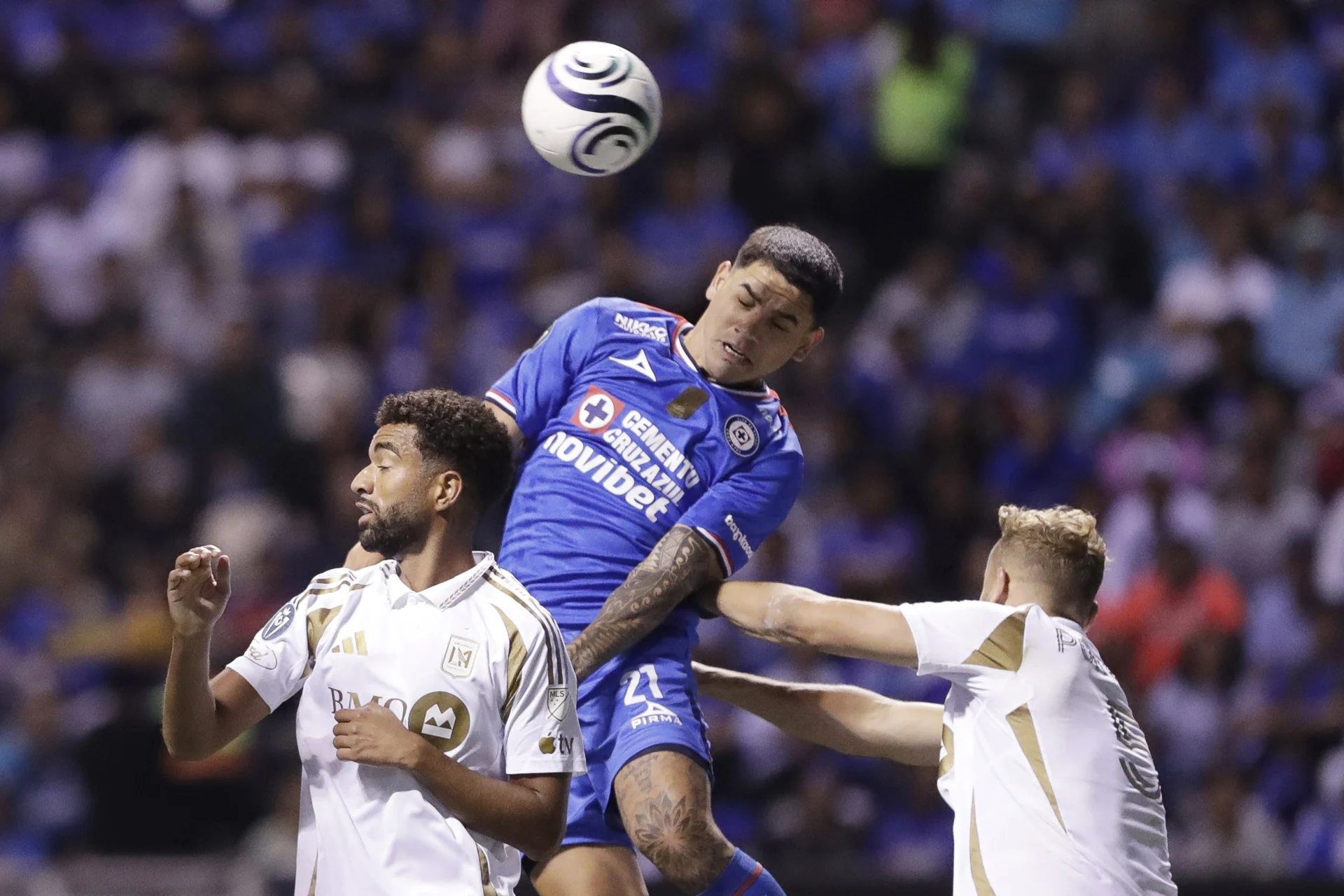 Los Ángeles empata con Cruz Azul y es semifinalista en la Copa de Campeones de la Concacaf; América, fuera