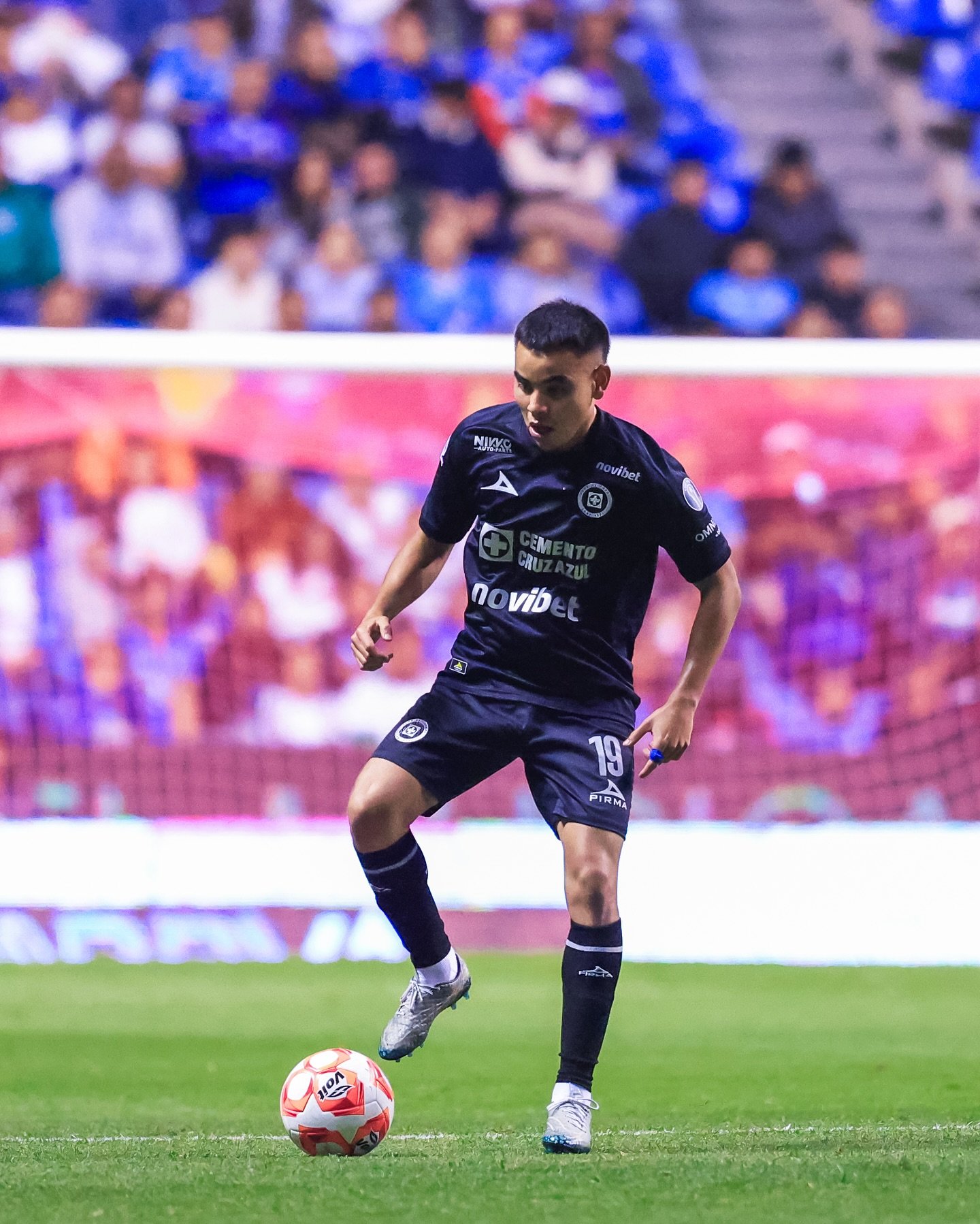 Defiende Cruz Azul su liderato del Apertura ante los Pumas de Keylor Navas