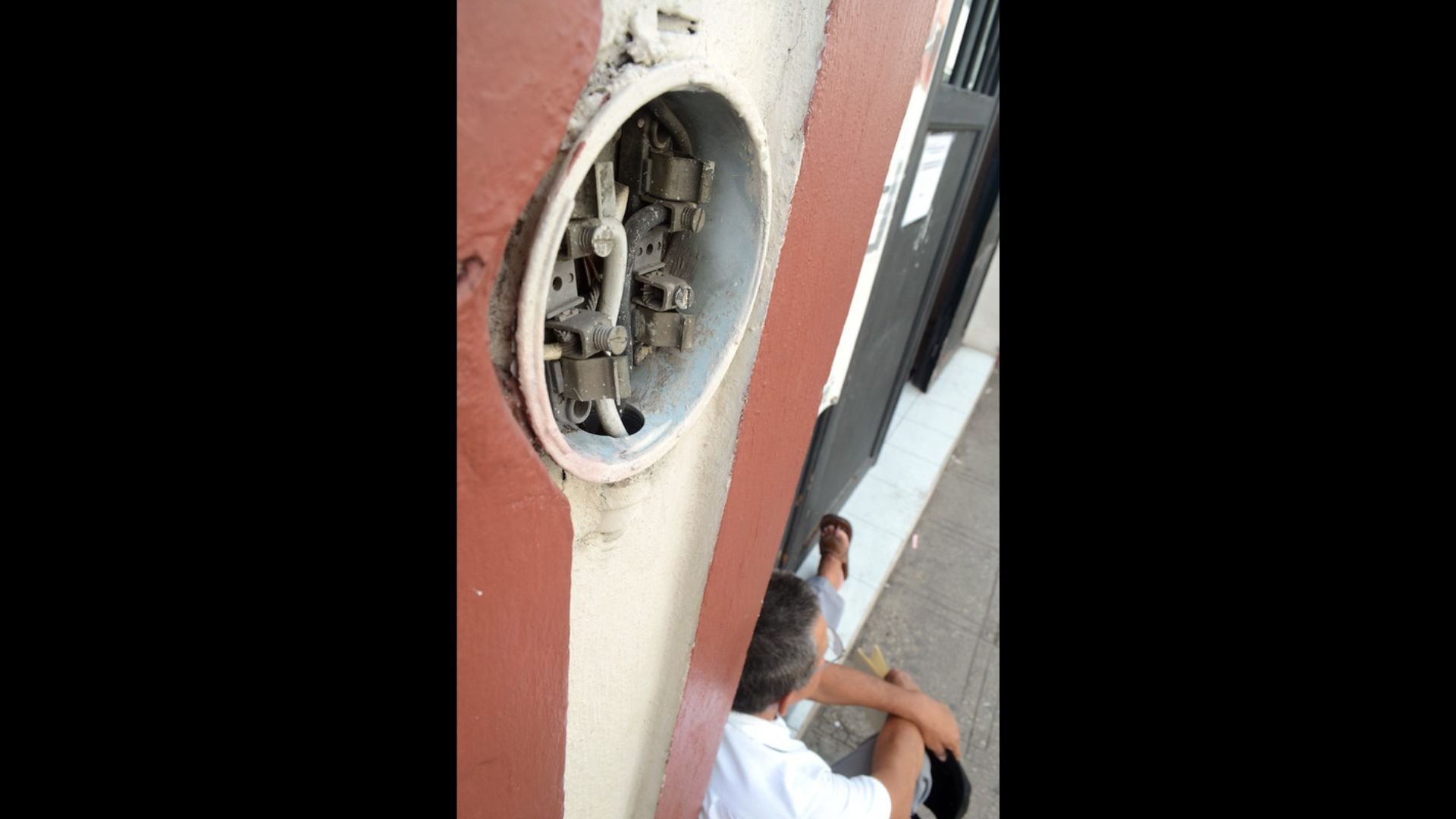 En México, 295 mil personas viven sin luz: CFE