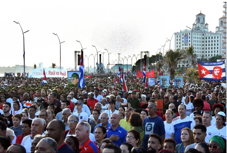 Toman las calles miles de cubanos en defensa de soberanía de la isla