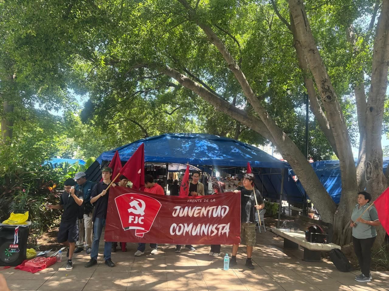 Marchan en Mérida para exigir fun al bloqueo de Estados Unidos contra Cuba 