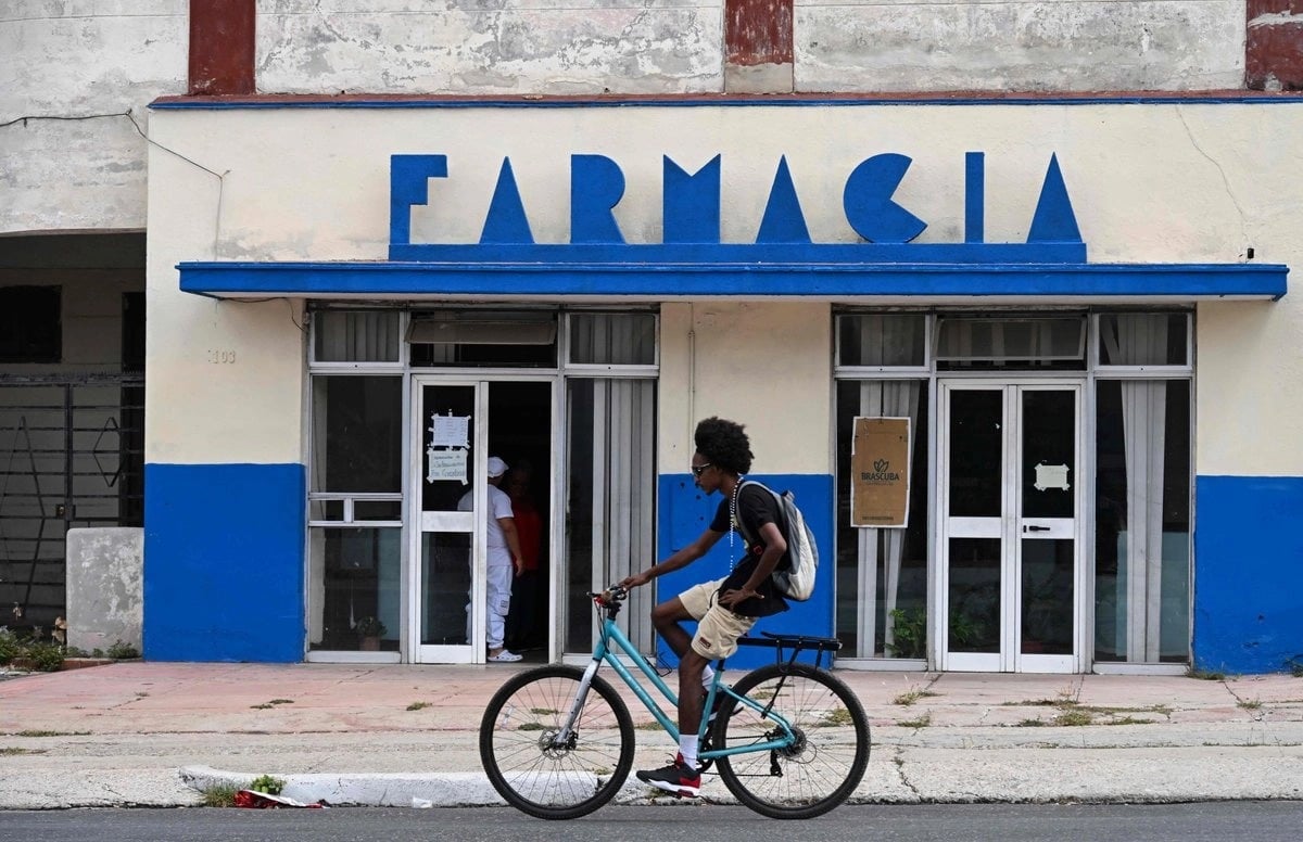 Cuba abre gasolineras, farmacias y geriátricos al sector privado