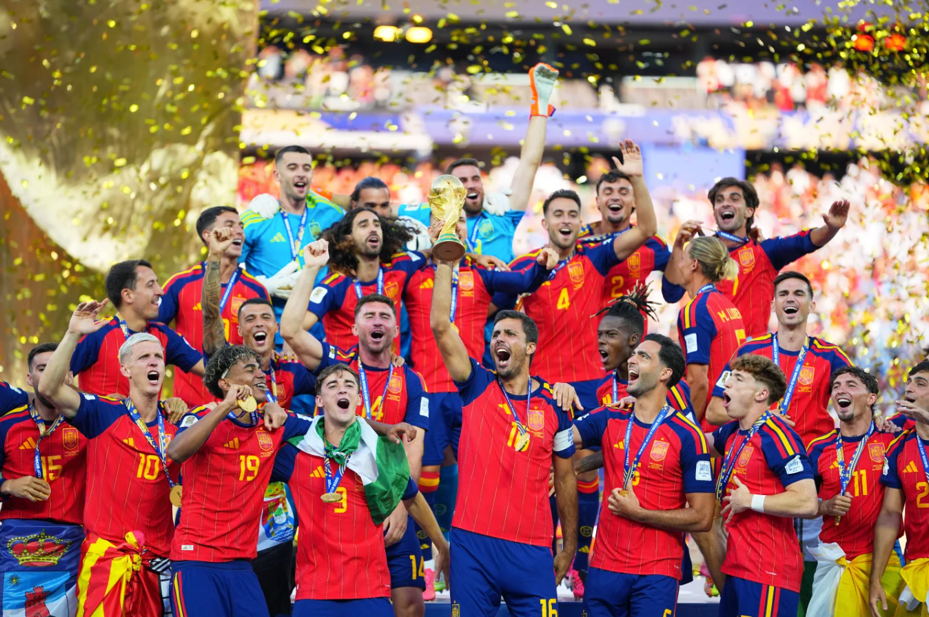 Aferrada a su identidad táctica y talento colectivo, España reina en el futbol mundial