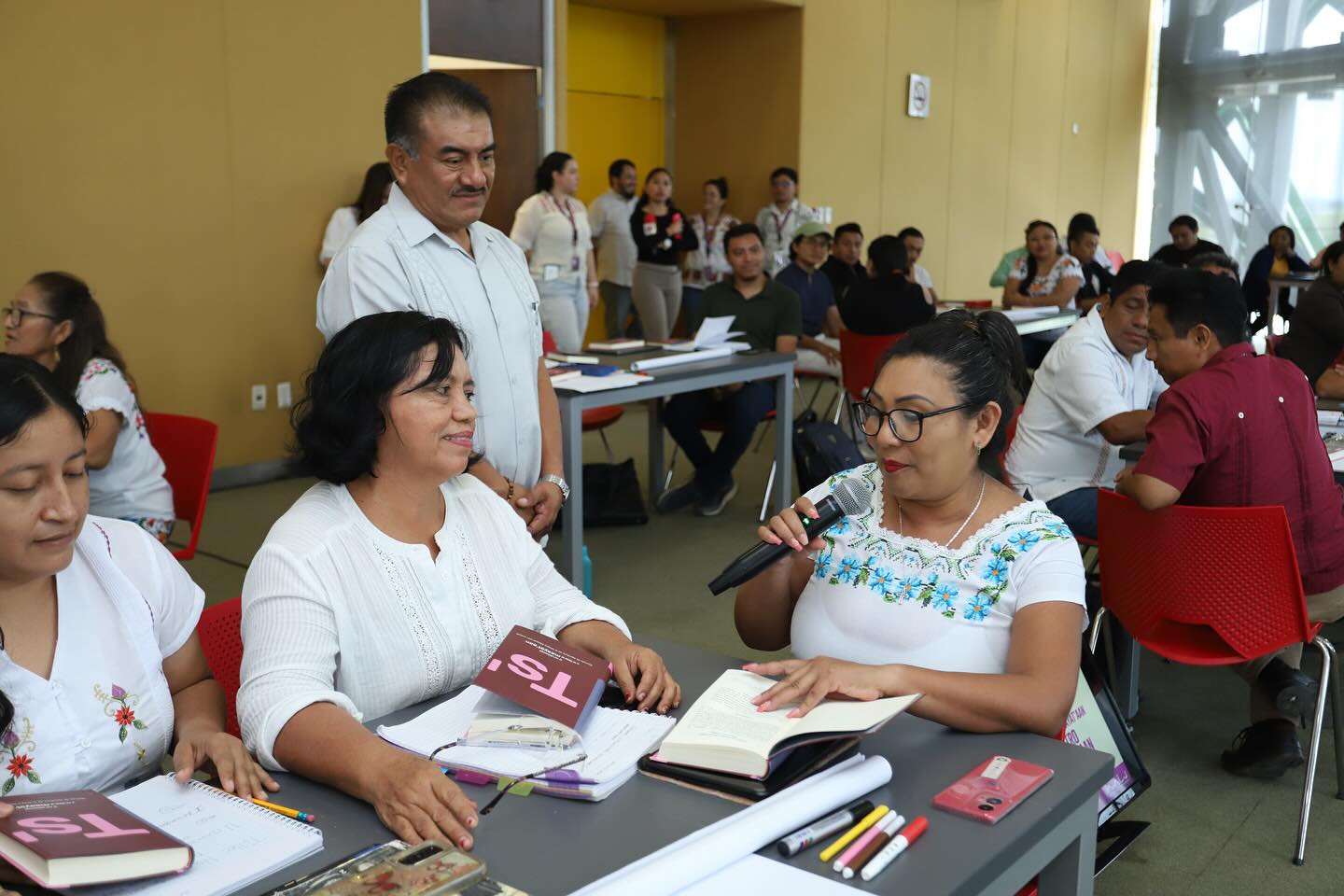 Estudiantes de Canadá participan en Seminario de Lengua y Cultura Maya