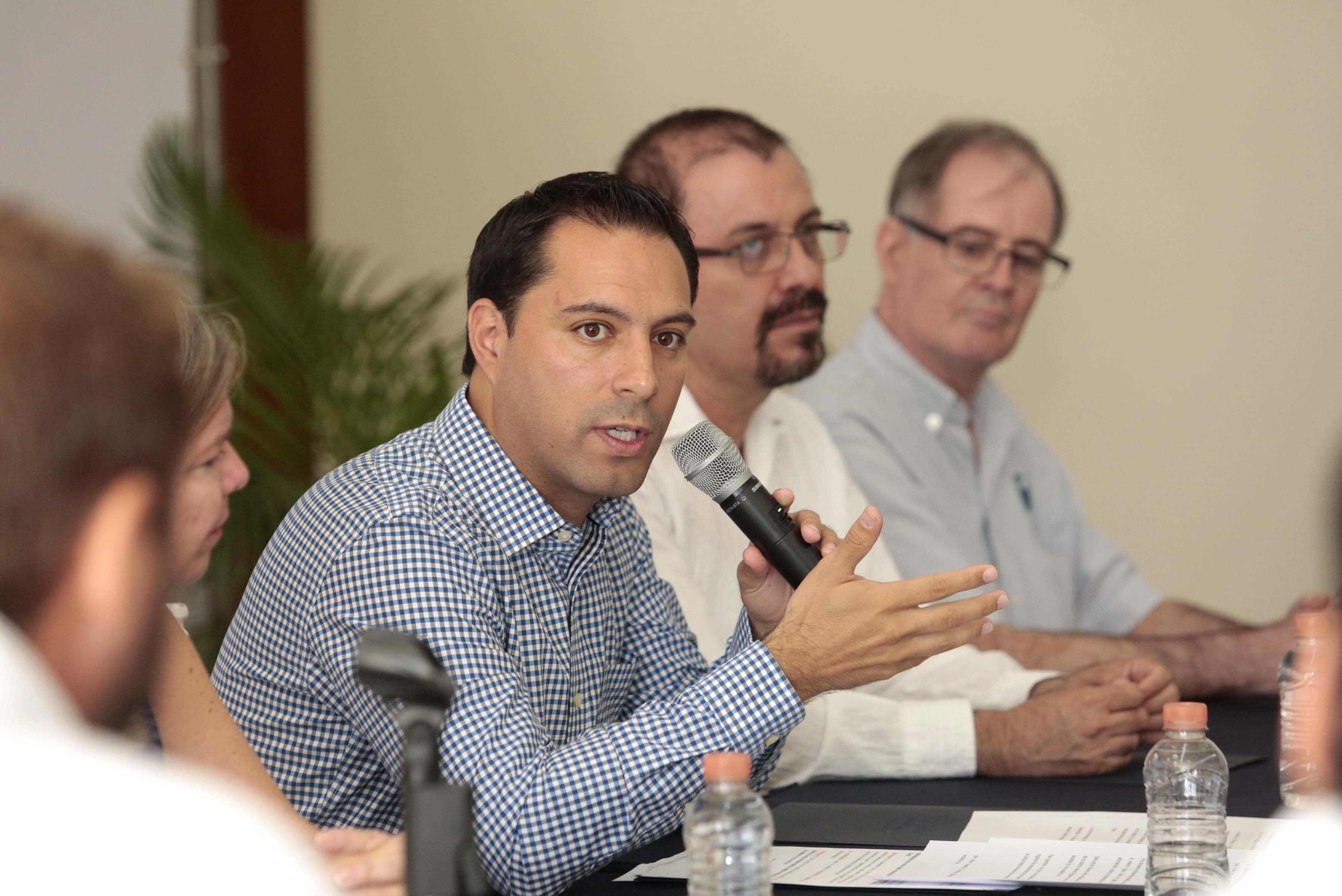 Vila encabeza comitiva para preservación de reserva Cuxtal