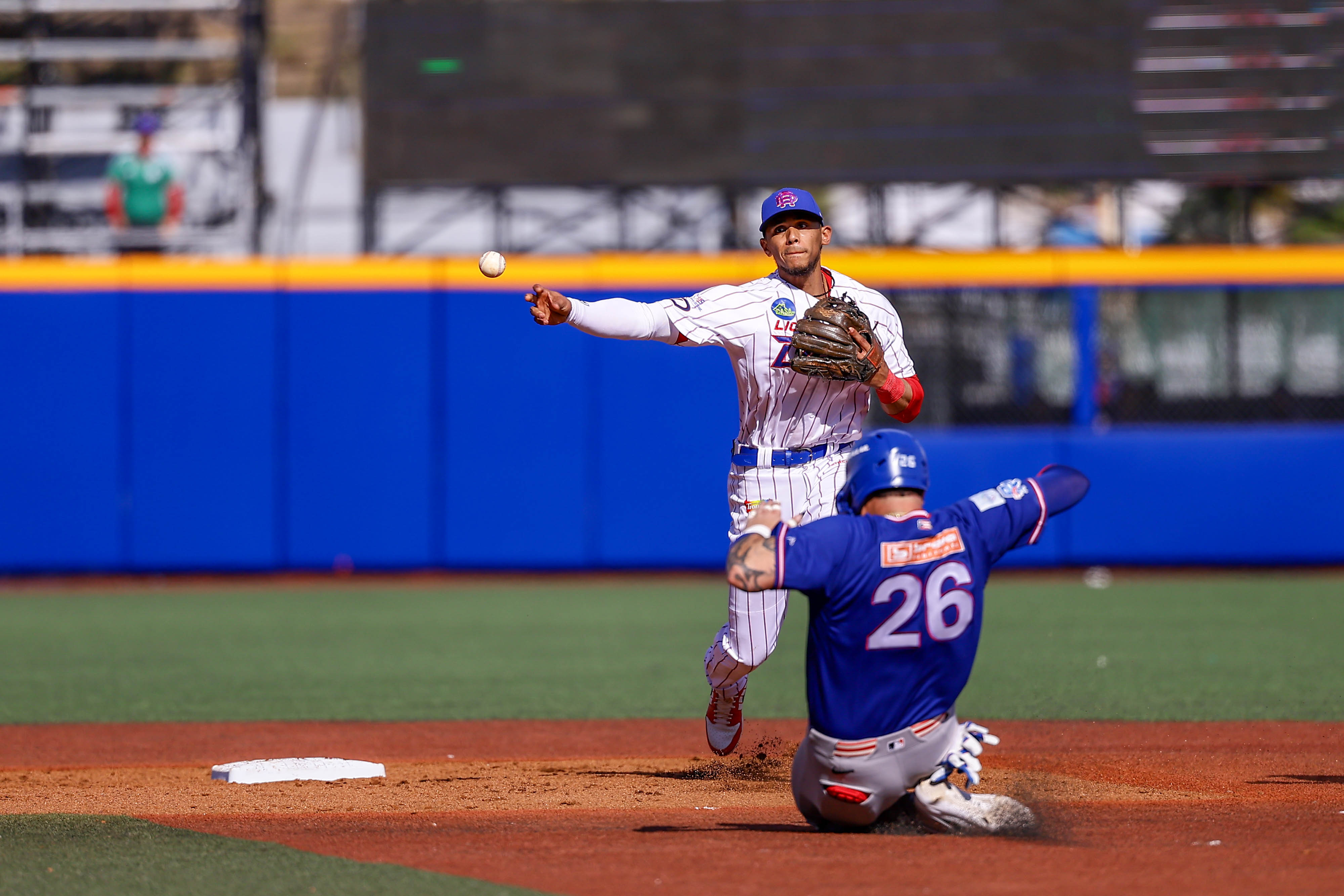 El león Erik González se luce en la Serie del Caribe