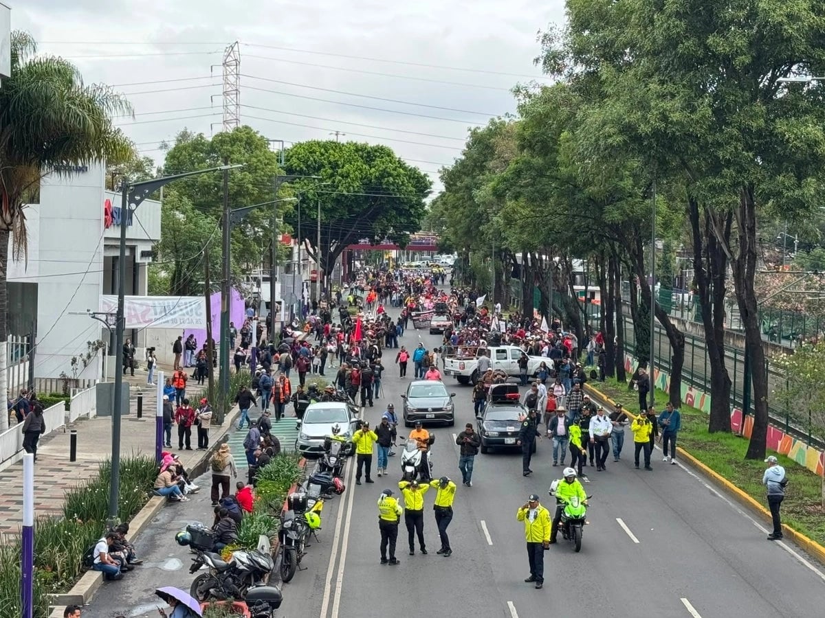 CNTE marcha sobre Tlalpan con rumbo al estadio Banorte