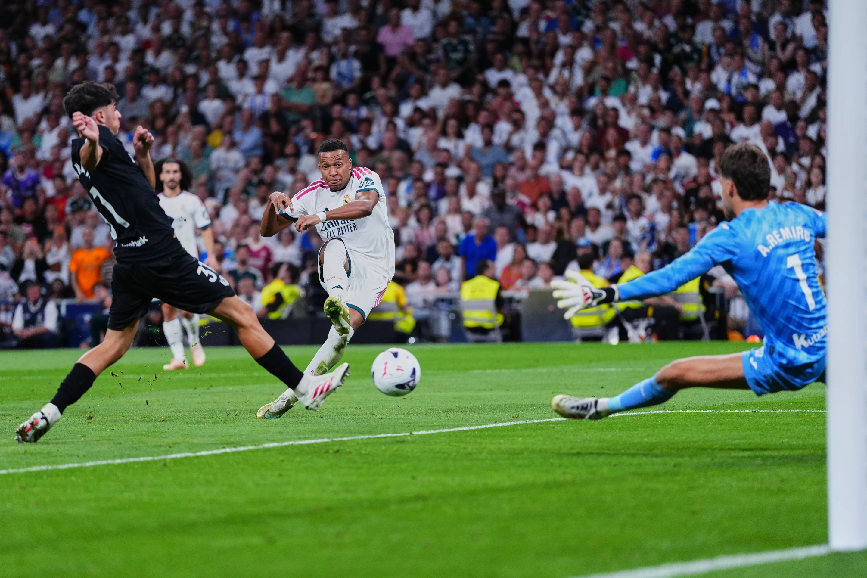 Con triplete de Mbappé, el Real Madrid aplasta 4-1 a la Real Sociedad