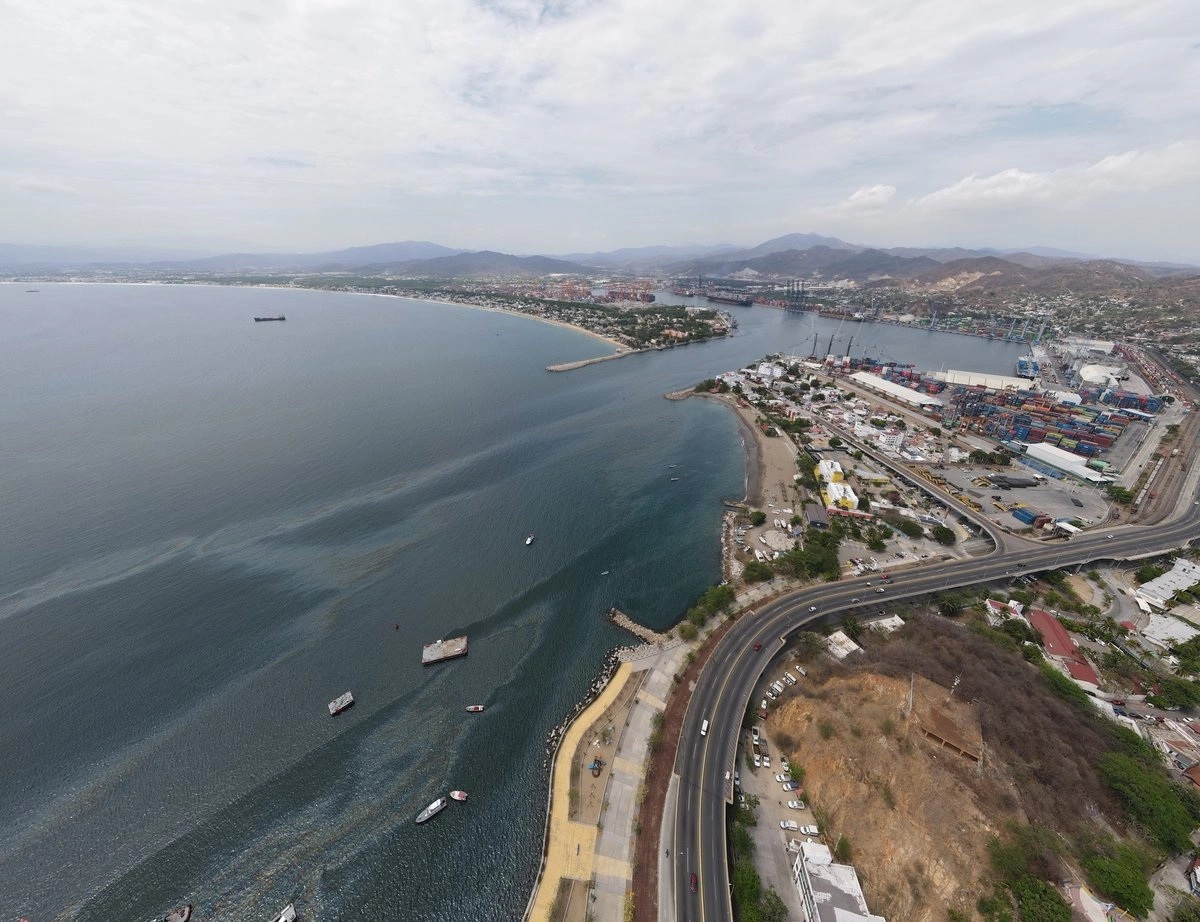 Detectan derrame de diésel en la bahía de Manzanillo, Colima