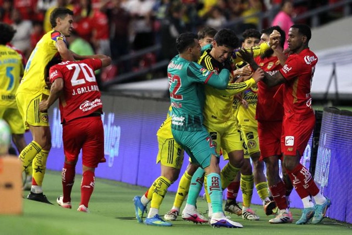 Suspensiones y multas tras incidentes en el duelo América-Toluca