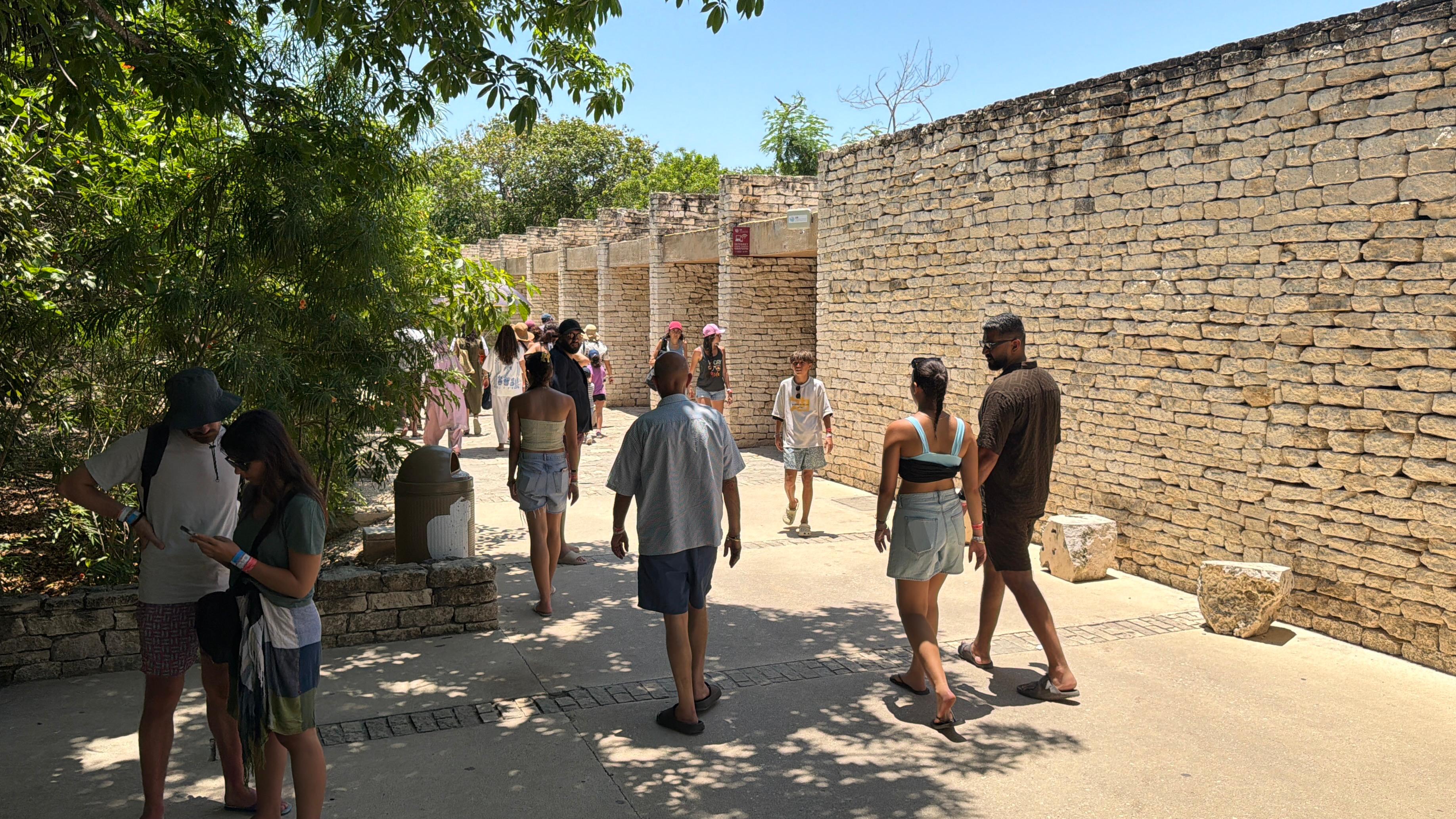 Guías de la zona arqueológica de Tulum reportan disminución en la contratación de sus servicios