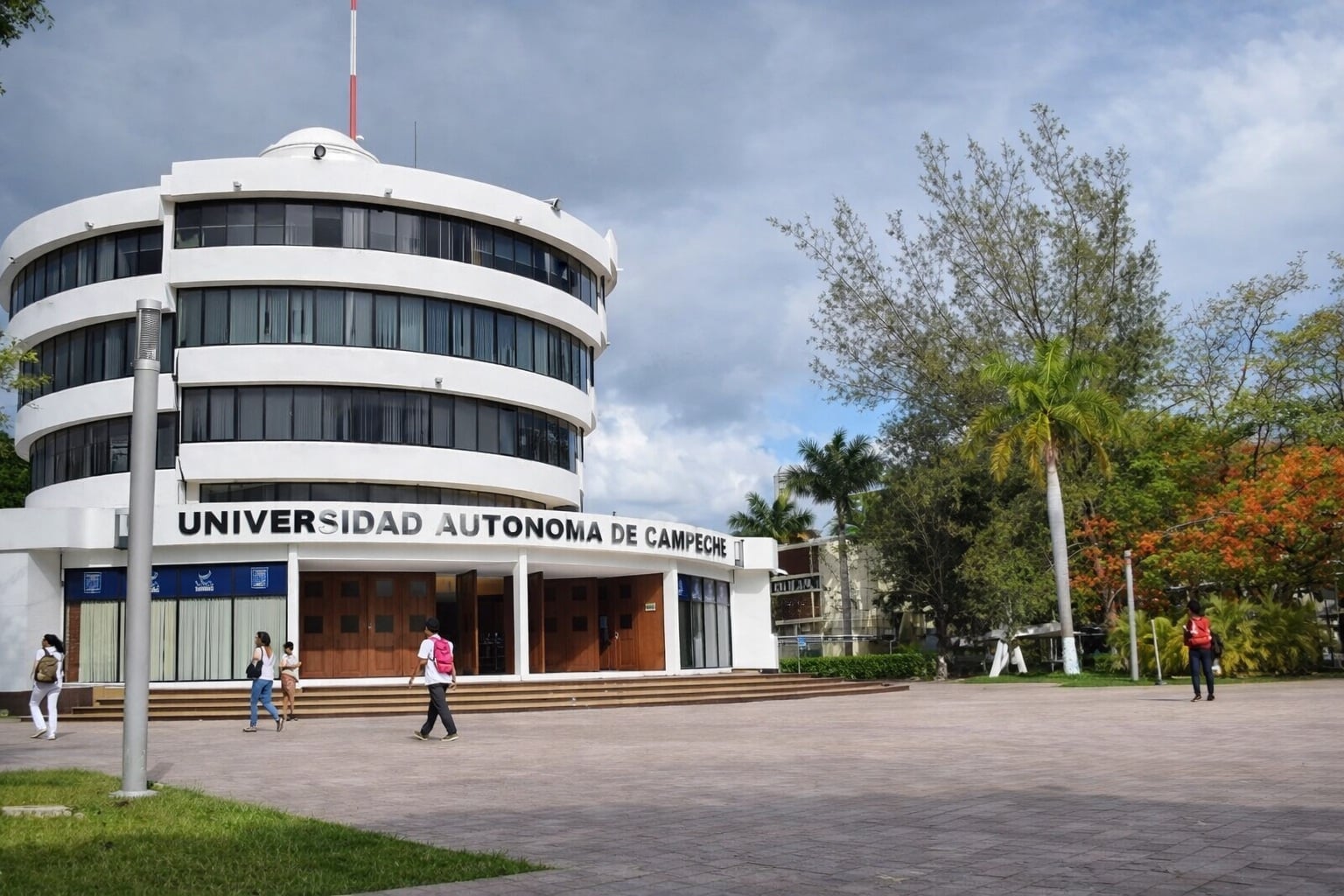 Vinculan a proceso a ex rector de la Uacam por narcomenudeo; promoverá amparo