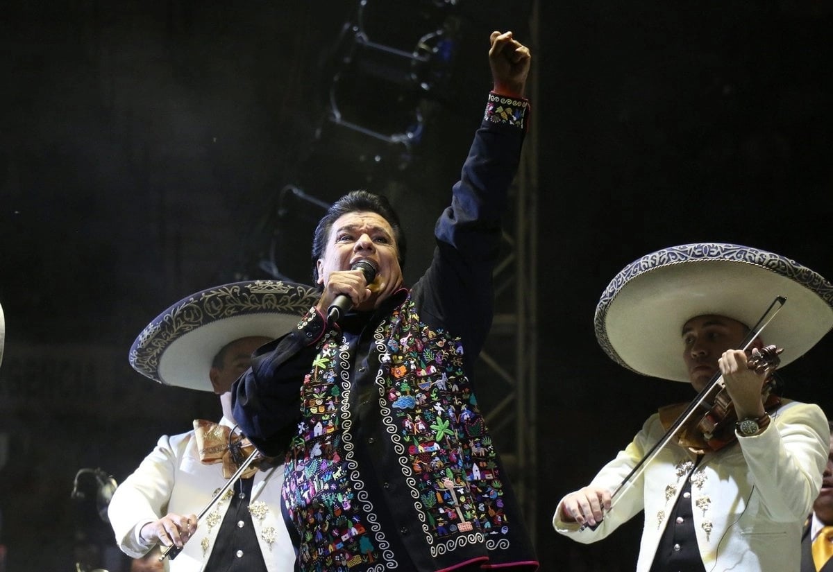 Alistan homenajes a Juan Gabriel por su décimo aniversario luctuoso