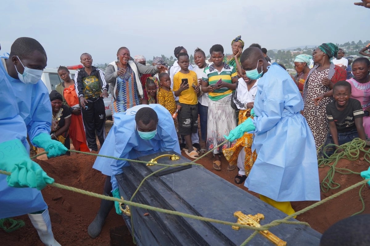 Brote de ébola en República Democrática del Congo, el peor de su historia con 2 mil 300 muertos