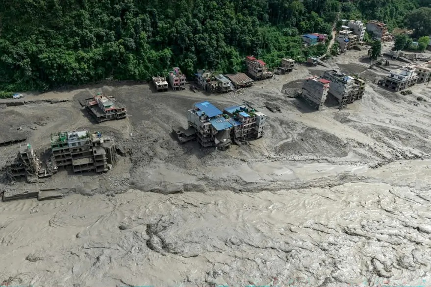 Al menos 19 muertos tras fuertes inundaciones en Nepal y 384 turistas sin localizar