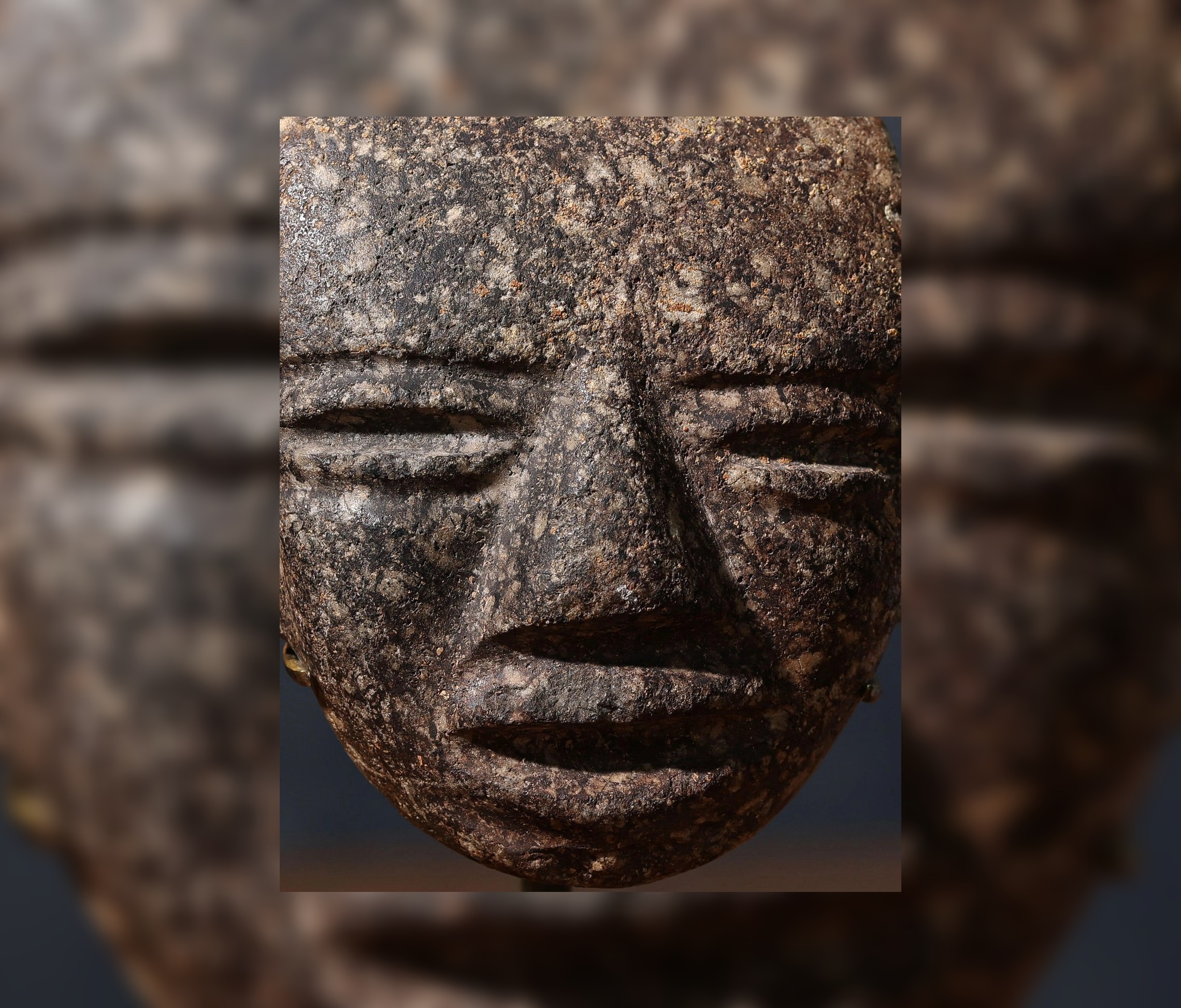 Suspenden venta de máscara maya en España