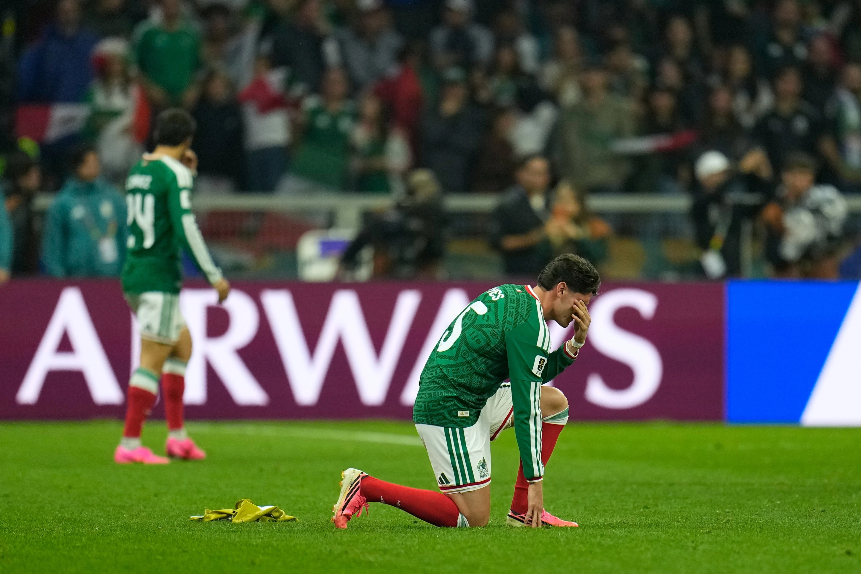 México naufraga en la Copa del Mundo otra vez antes de cuartos al caer ante Inglaterra en el Azteca