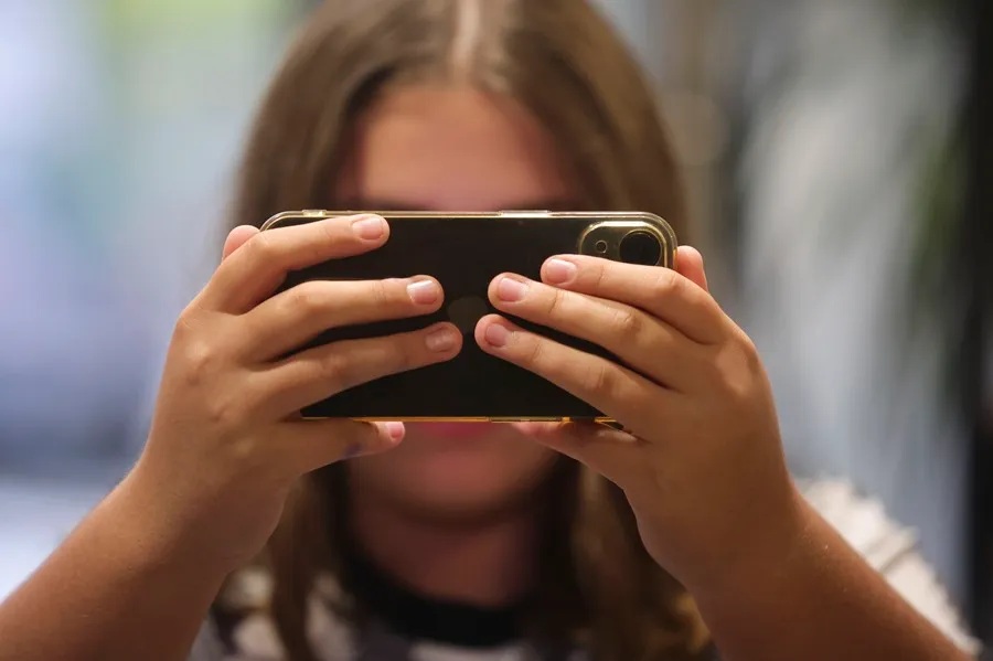 ''No deberían usarse celulares en las escuelas'' pero los maestros son quienes lo determinarán: Sheinbaum
