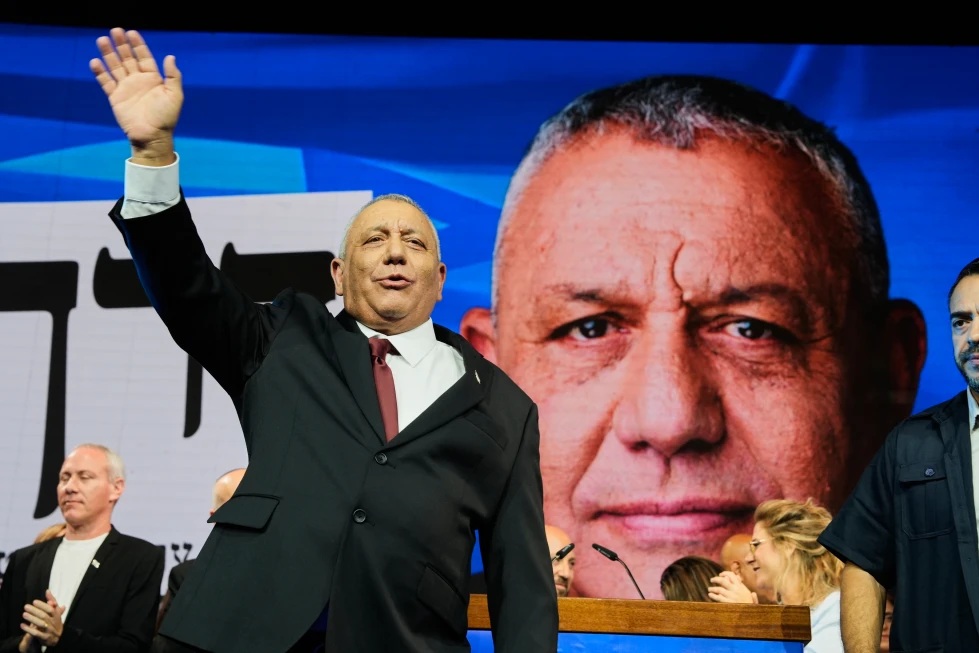 Gadi Eisenkot, líder opositor israelí, acusa a Netanyahu de deslegitimar las elecciones