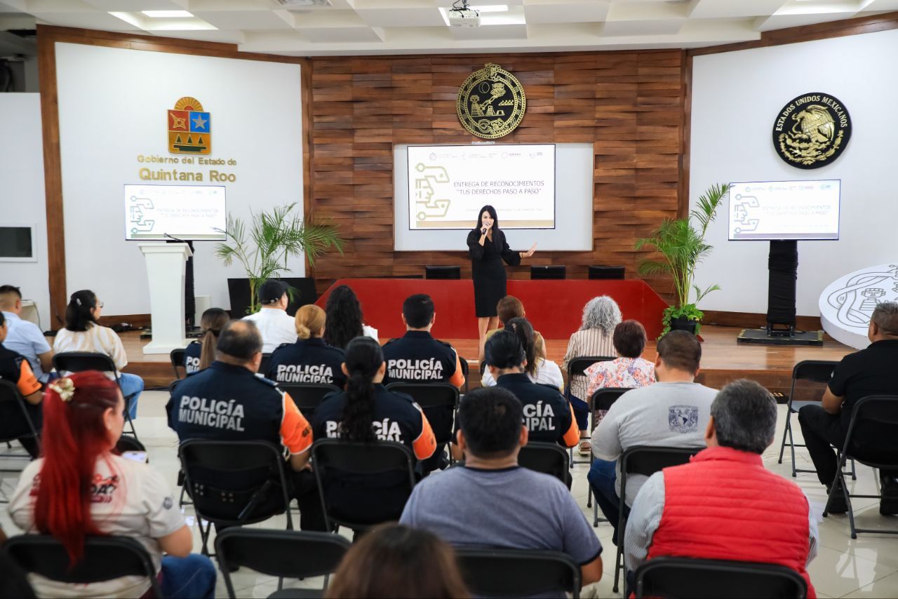Capacitan a servidores públicos de Playa del Carmen en materia de derechos de infantes y adolescentes
