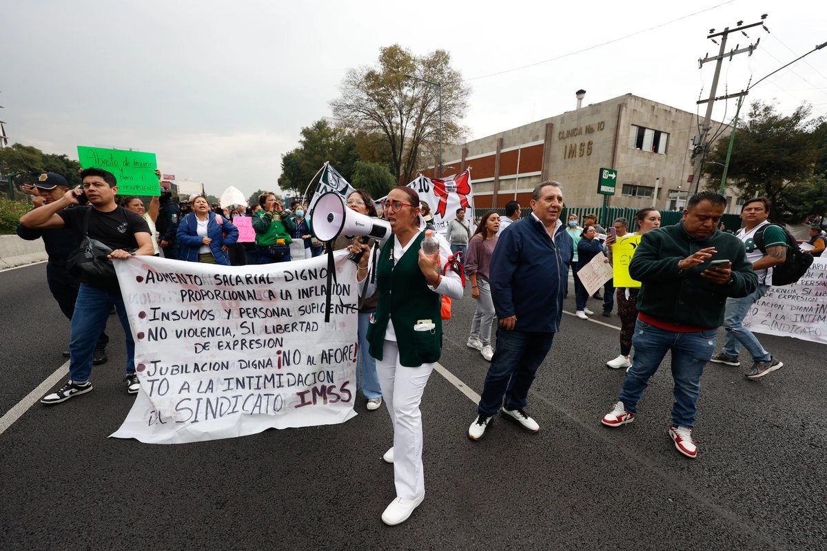 La demandas de los trabajadores del IMSS son legítimas y deben resolverse: Claudia Sheinbaum