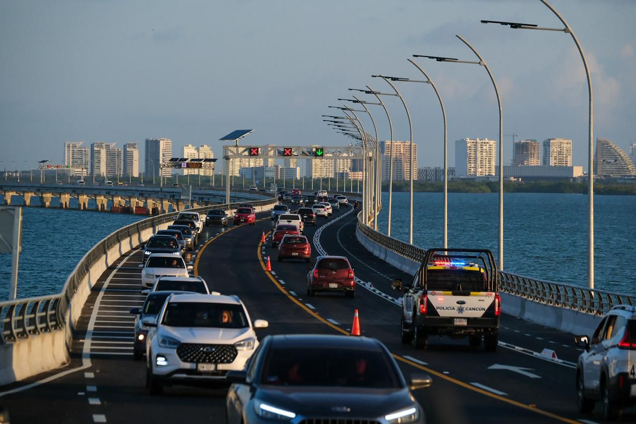 A las 6:30 de este miércoles abrió a la circulación el Puente Vehicular Nichupté