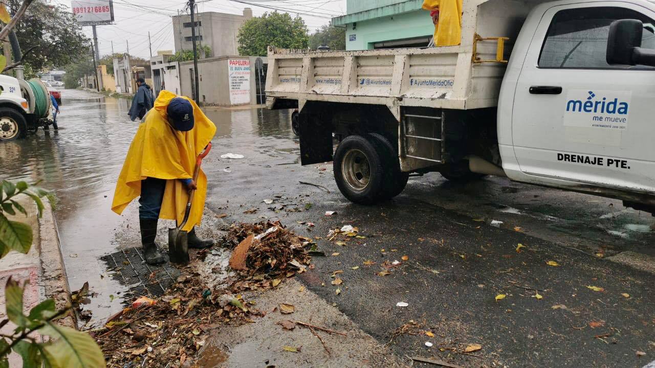 Realizan desagües en varios puntos de Mérida tras frente frío 'Max'