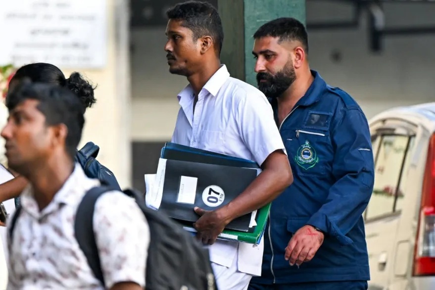 Casi 150 desaparecidos tras el naufragio de un buque militar iraní frente a Sri Lanka